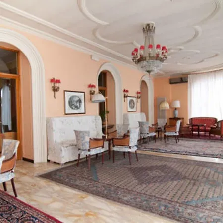Grand De Londres Hotel 4*