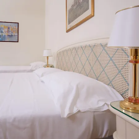 Grand De Londres Hotel 4*