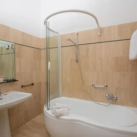 Grand De Londres 4* Sanremo