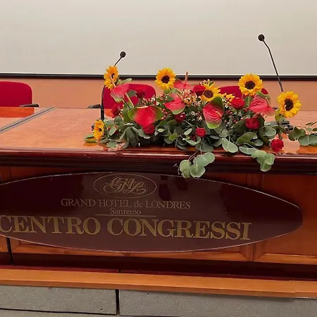 德隆德雷斯格兰德酒店 圣雷默