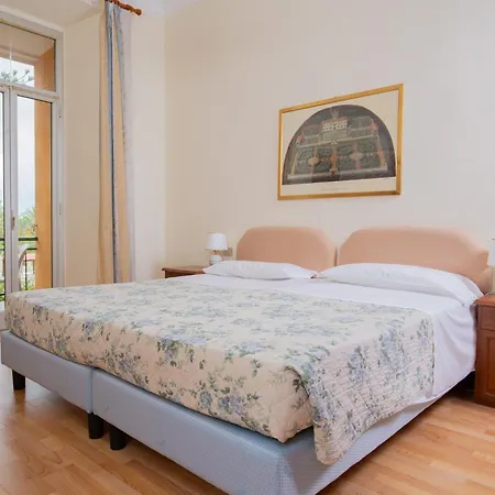 Grand De Londres Hotel 4*