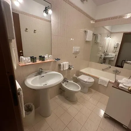Grand De Londres Hotel 4*