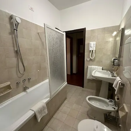 Grand De Londres Hotel 4*