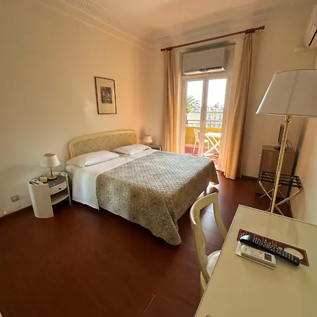 Hotel Grand De Londres 4*