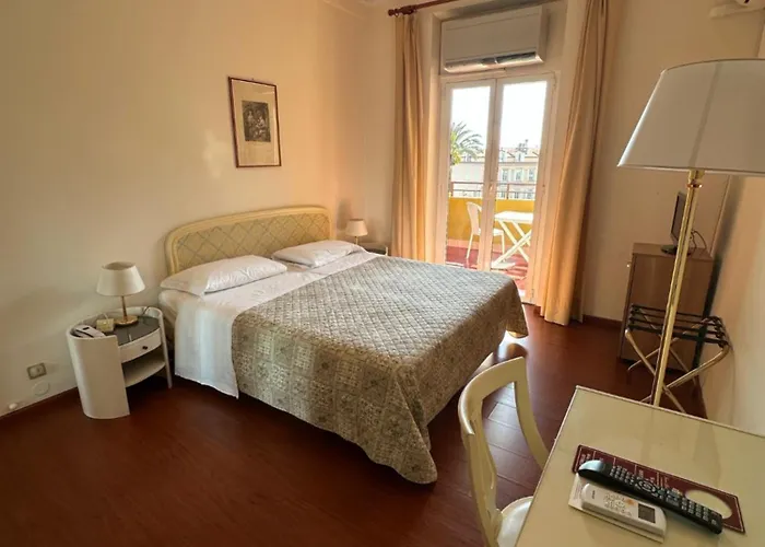 Отель Grand De Londres 4*